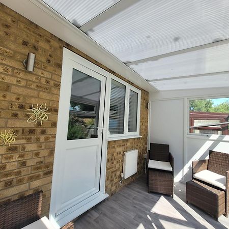 Bumblebee Bungalow - With Separate Office And Gaming Space By Catchpole Stays Colchester Ngoại thất bức ảnh