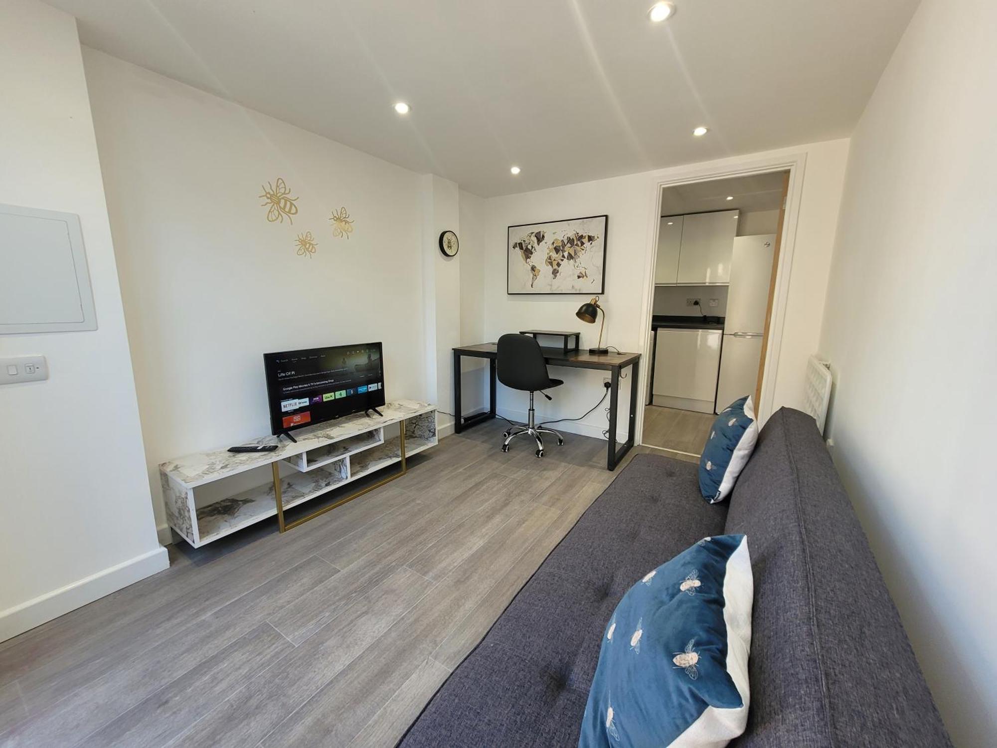 Bumblebee Bungalow - With Separate Office And Gaming Space By Catchpole Stays Colchester Ngoại thất bức ảnh